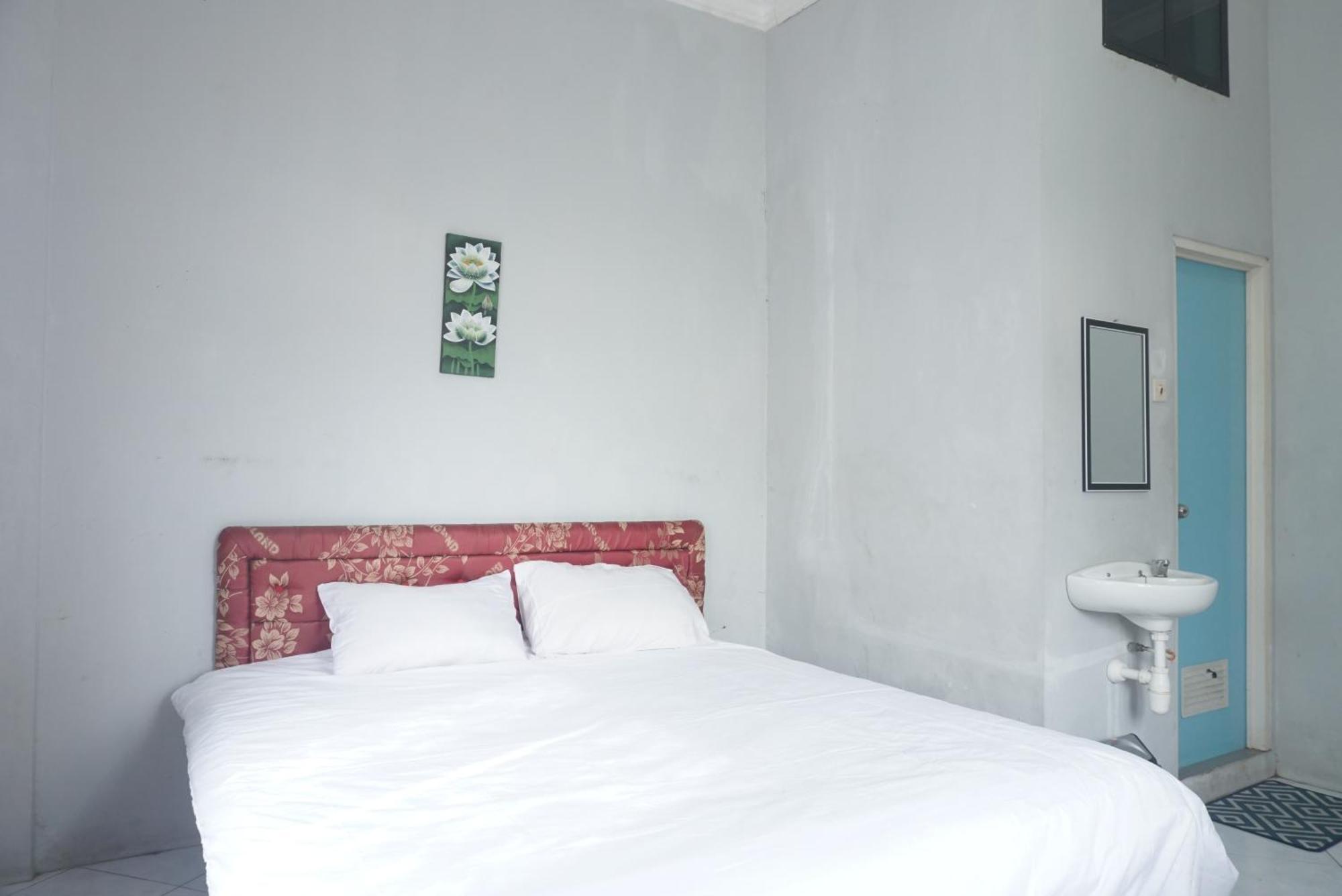 Hotel Oyo 93122 Puti Sartika Syariahnearpasar Jum'at Aluh Aluh 2*