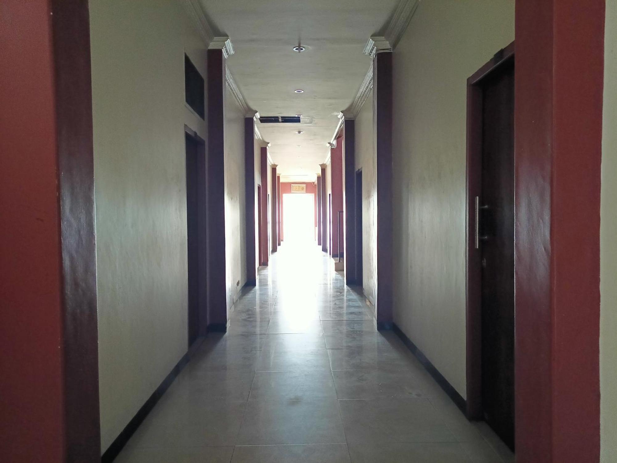 Oyo 93122 Puti Sartika Syariahnearpasar Jum'at Aluh Aluh Hotel Banjarmasin (South Kalimantan)